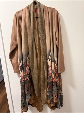 Haute Couture Open Front Lightweight tan Faux Suede Swing Coat w/Floral Print.